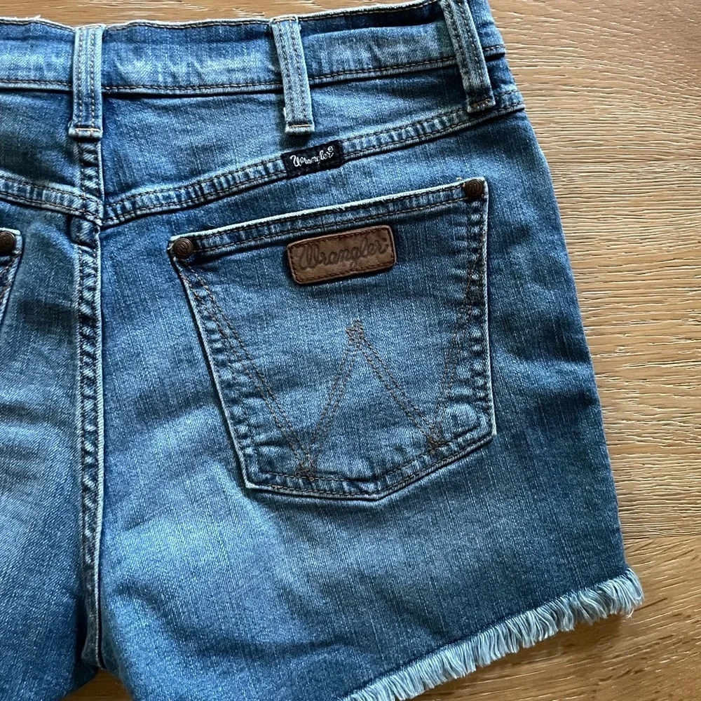 WRANGLER Western Jean Shorts 3" Raw Hem Cut Off Denim Sexy Rodeo Boho - Picture 6 of 7
